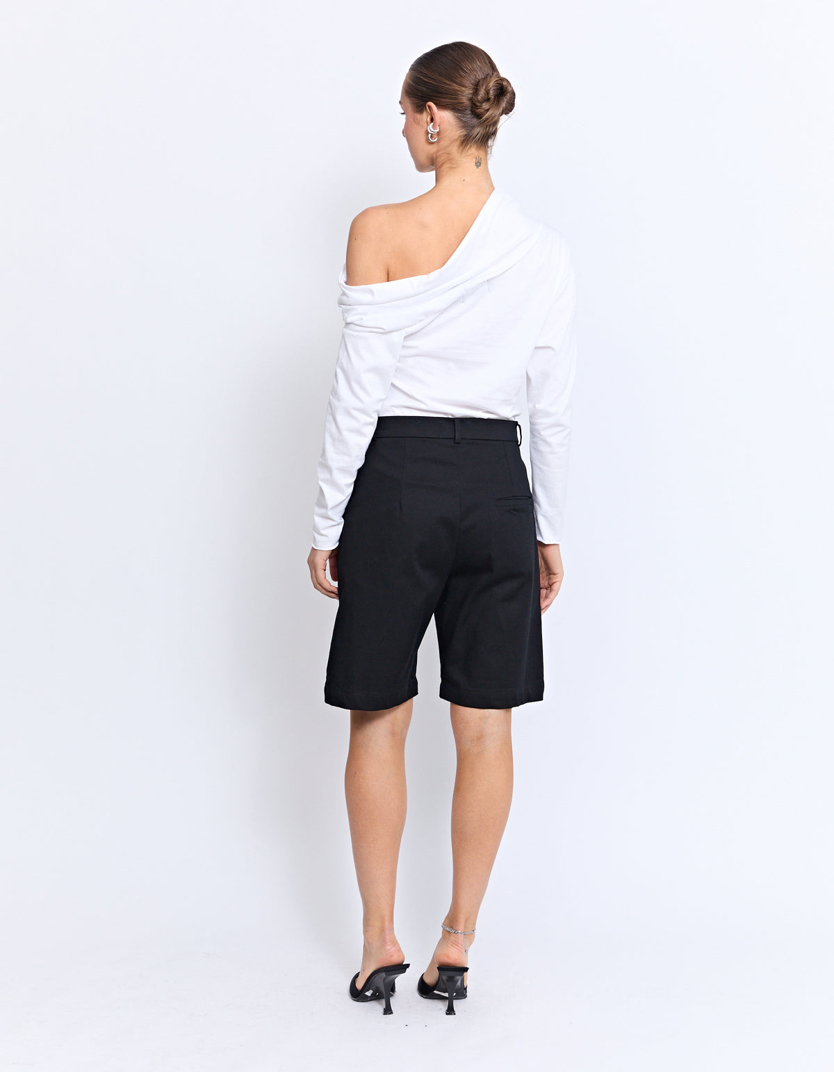 LOURDES BERMUDA SHORT | BLACK