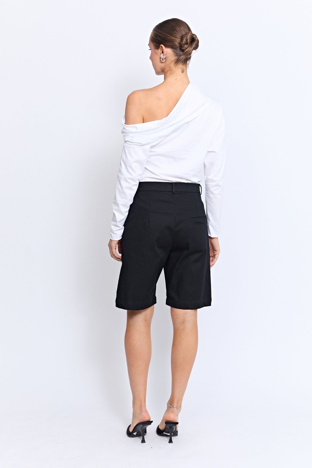 LOURDES BERMUDA SHORT | BLACK