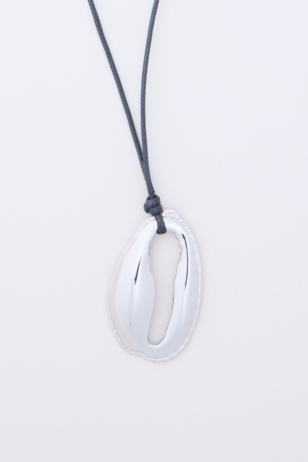 ARIELLE COWRIE NECKLACE | SILVER