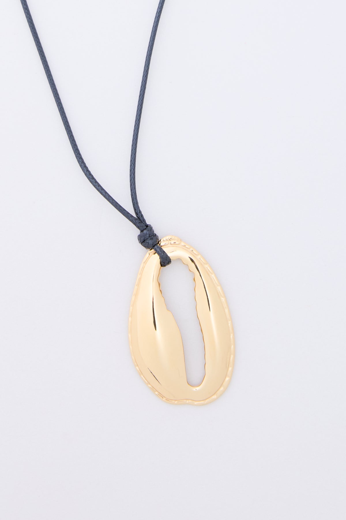 ARIELLE COWRIE NECKLACE | GOLD